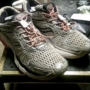 Women's Saucony ride 4 running shoe size 11